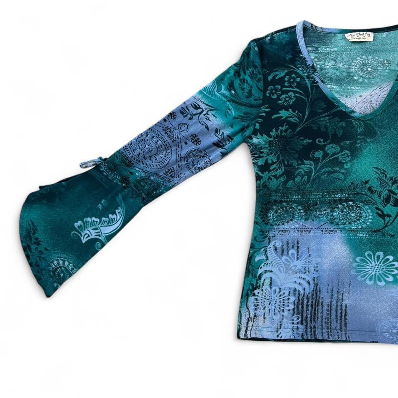 2000s Blue & Green Fairycore Flare Sleeve Top